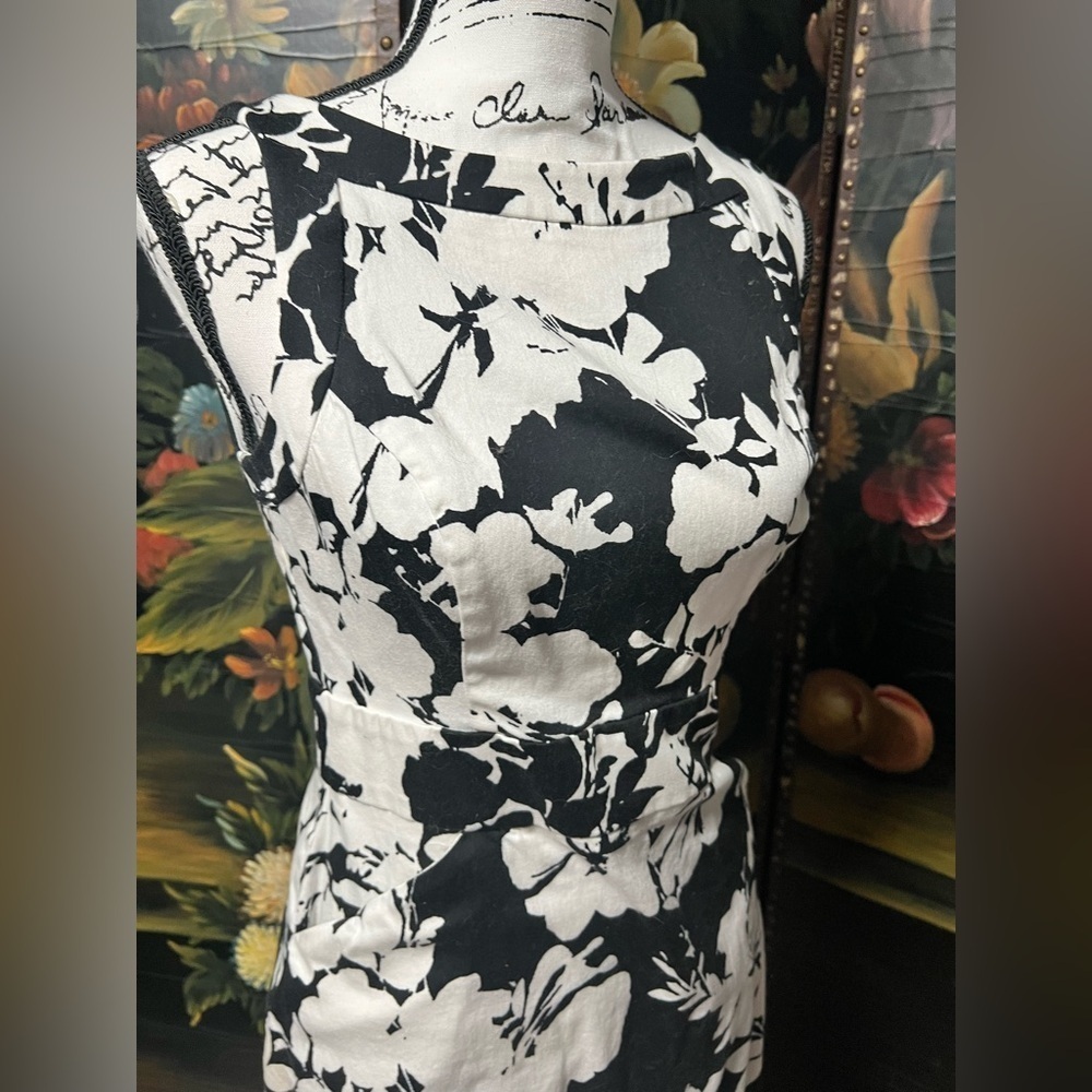 Chaps Sleeveless Black & White Zip Back Floral Print Dress Size 6 (D4) - Picture 5 of 10